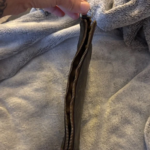 Louis Vuitton Monogram Pouchette Accessories - Picture 5 of 14